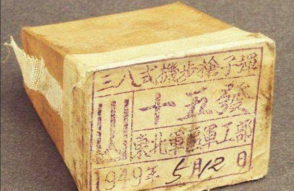 发弹夹,都是以五发弹夹为基准量,所以干脆在纸制子弹盒里以弹夹为单位