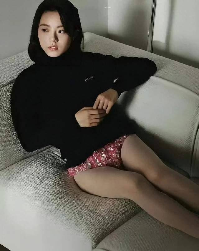 赵今麦翻转照片,穿着粉色内衣,网友吐槽太花哨了_问题_形象_女明星