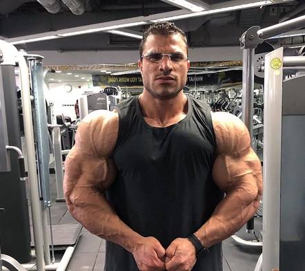 体重130公斤,依然拥有拉丝般的肌肉,臂围更是超过58厘米_训练_健美