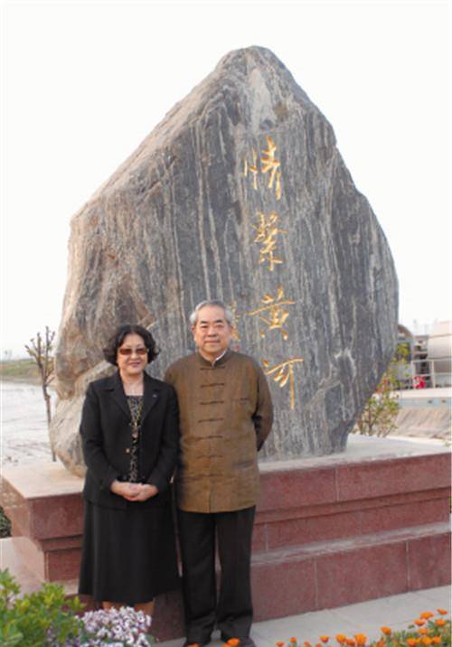 却反手撬走同学夫人,还把同学俩儿子姓也改了_范曾_张桂云_妻子