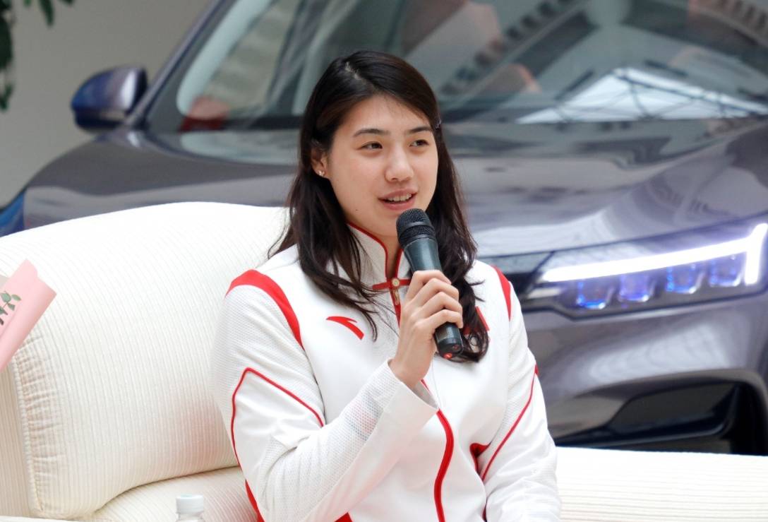 更重要的是,额外奖励的1万美元并不全部属于张雨霏