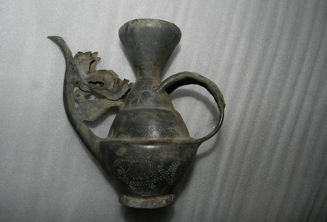 阴阳酒壶又称九曲鸳鸯壶或诸葛壶,在野史当中绝对属于杀人利器.