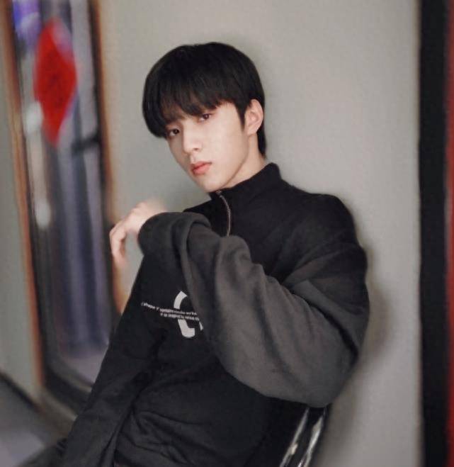 刘耀文被私生饭跟进电梯,跟到家门口,随后反拍私生饭上网_生活_陈昕