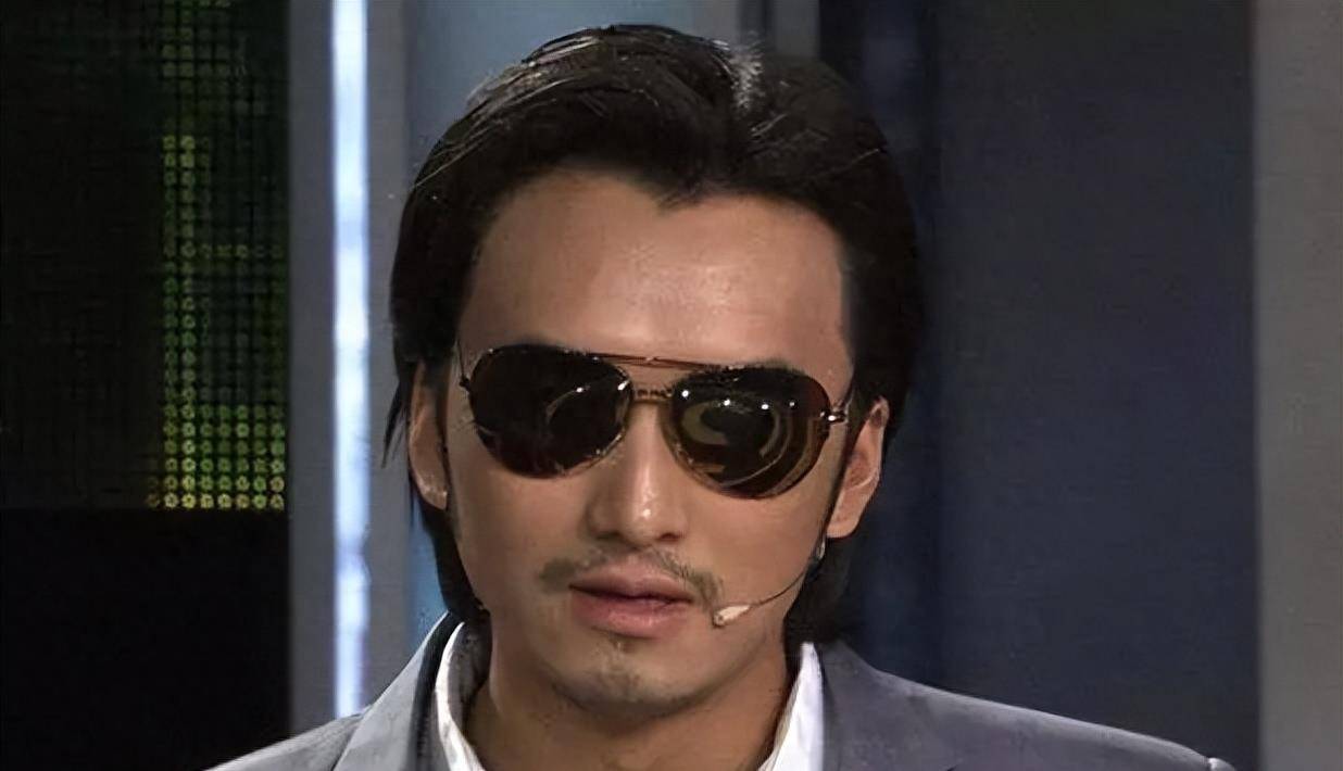 小伙因长相帅气不甘心送快递,整容成谢霆锋,25岁逆袭成百万富豪_易波