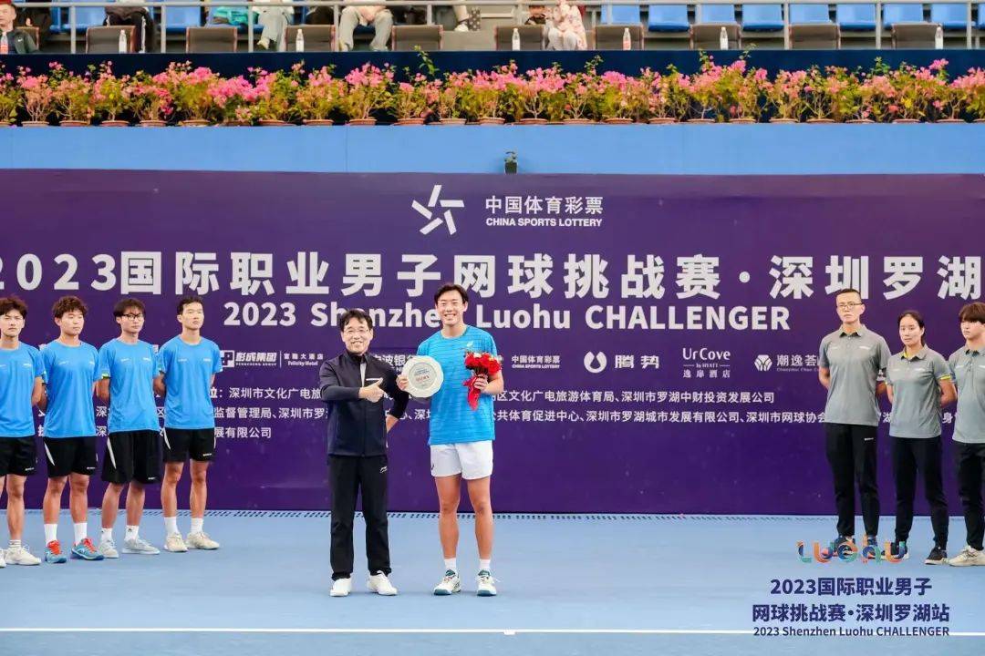 为亚军黄泽林颁奖党委书记,主任王勇健深圳市国有资产监督管理委员会