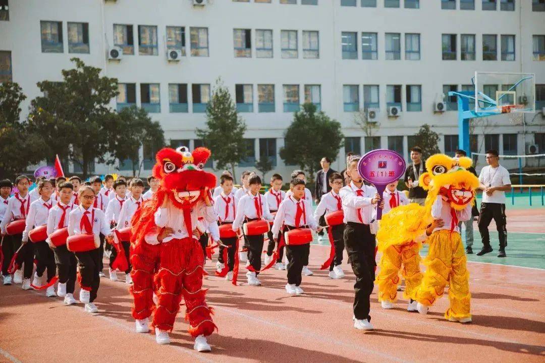 江苏省东台苏东双语学校第十八届田径运动会开幕_方阵_运动场_入场式