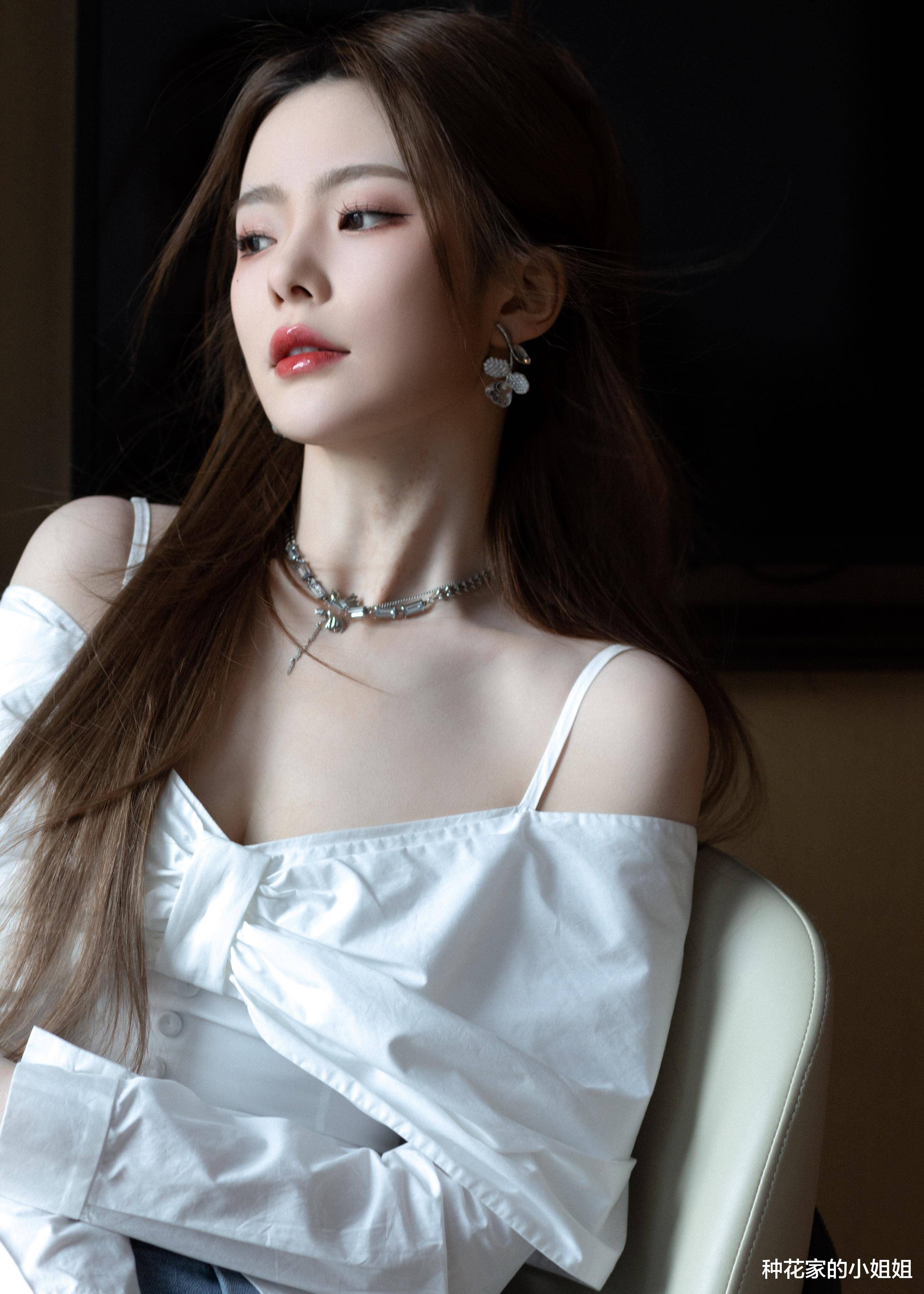 陈卓璇:春光乍泄!_歌声_碰撞_丹宁