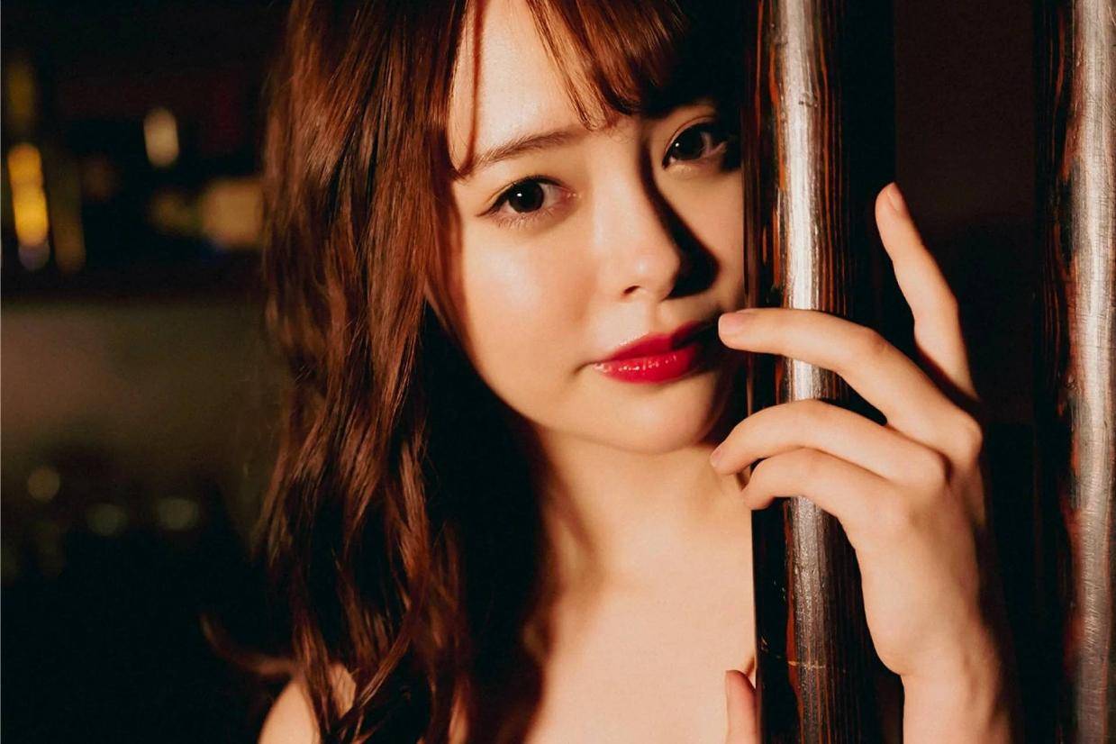 超级有料啊！35岁小仓由菜，岛国妹子身材饱满魅力性感太赞了！_搜狐网