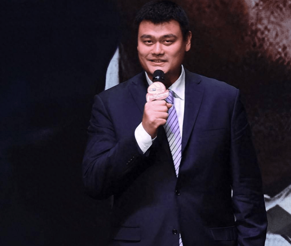 姚明当年为何不加盟湖人队联手科比?