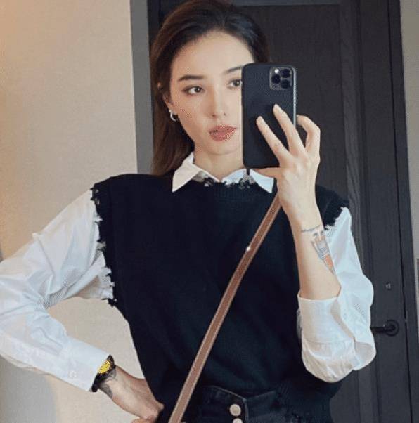 欧弟和前妻晒两个女儿吃饭,餐桌一模一样,网友:复婚吧_孩子_郑云灿