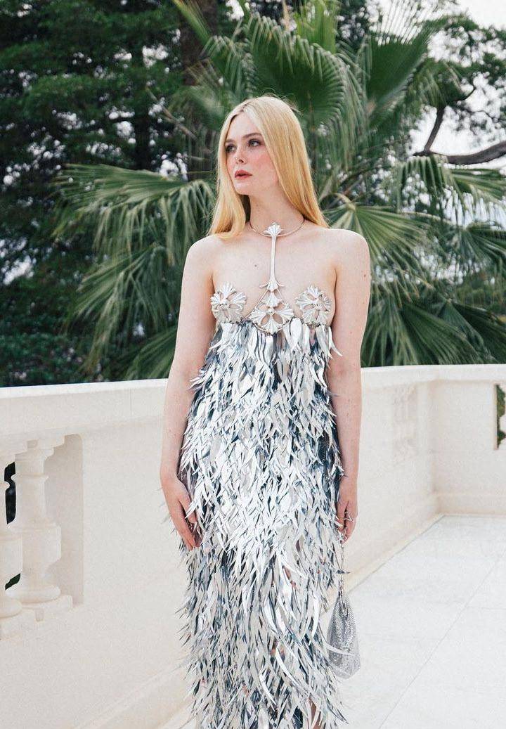 42岁俄罗斯超模穿内衣出席戛纳派对,大秀性感身材,美极了_范宁_vogue