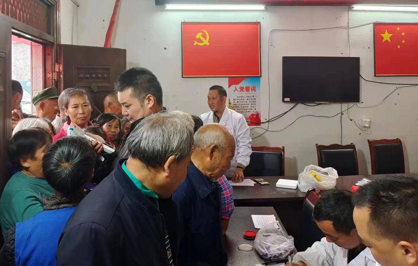 内江市东兴区平坦镇卫生院:提高防"艾"参与率_宣传_活动_知识