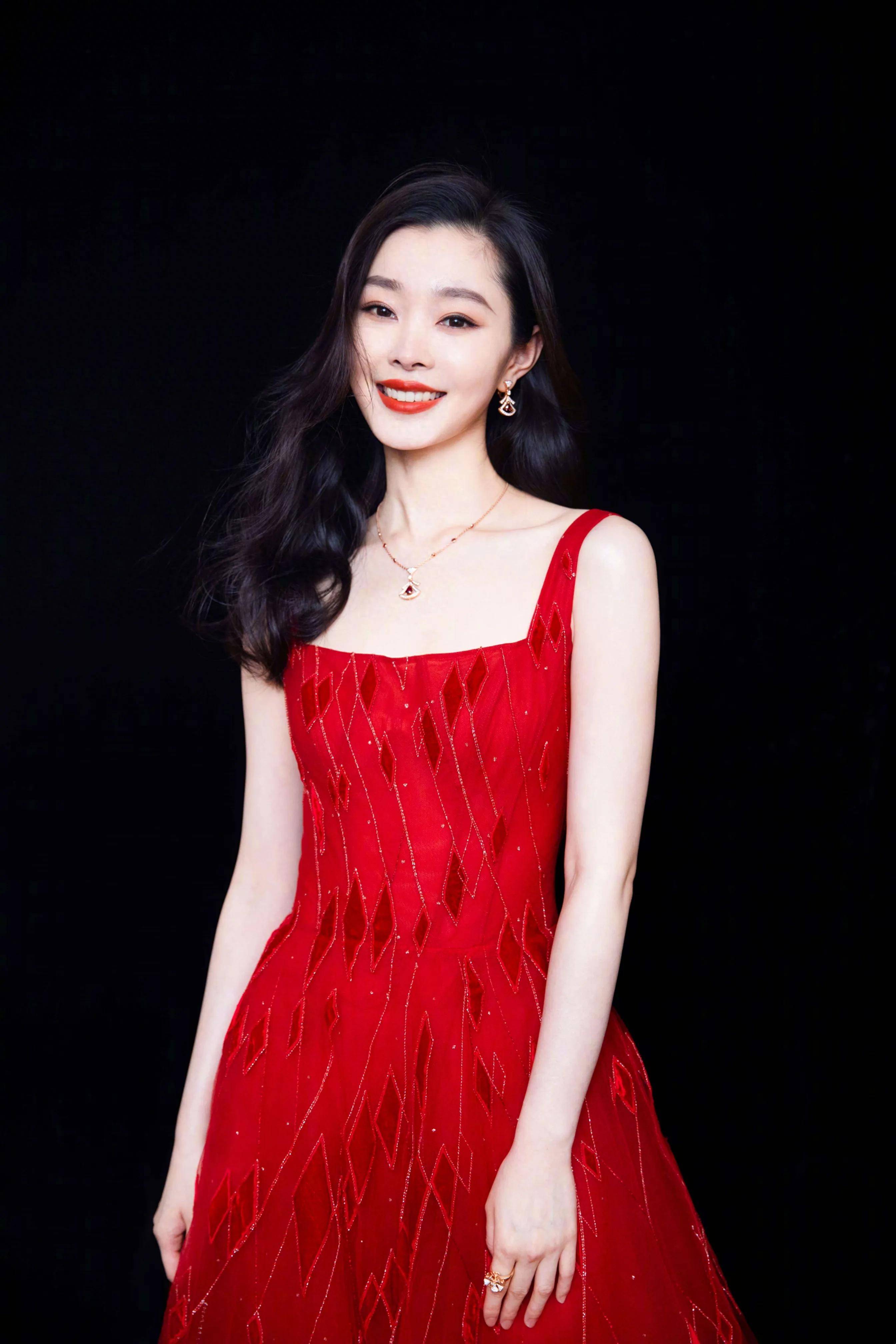盘点那些,身穿"我们红"服装的女演员_刘亦菲_高圆圆_蒋欣