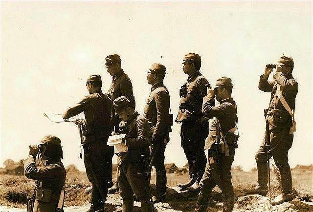 日军不分白天黑夜地奔袭沿途村子,石中立带着30多名老弱,一旦遇到日军