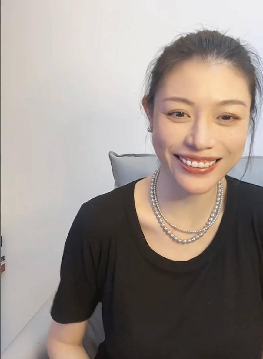 葛荟婕谈汪峰离婚心情好,透露女儿小苹果近况,直言不恨子怡姐姐