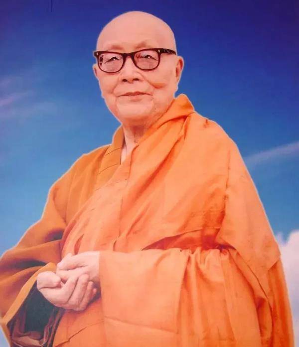 隆莲法师于1909年出生于四川乐山县的游家大宅内,俗家名字叫游永康.