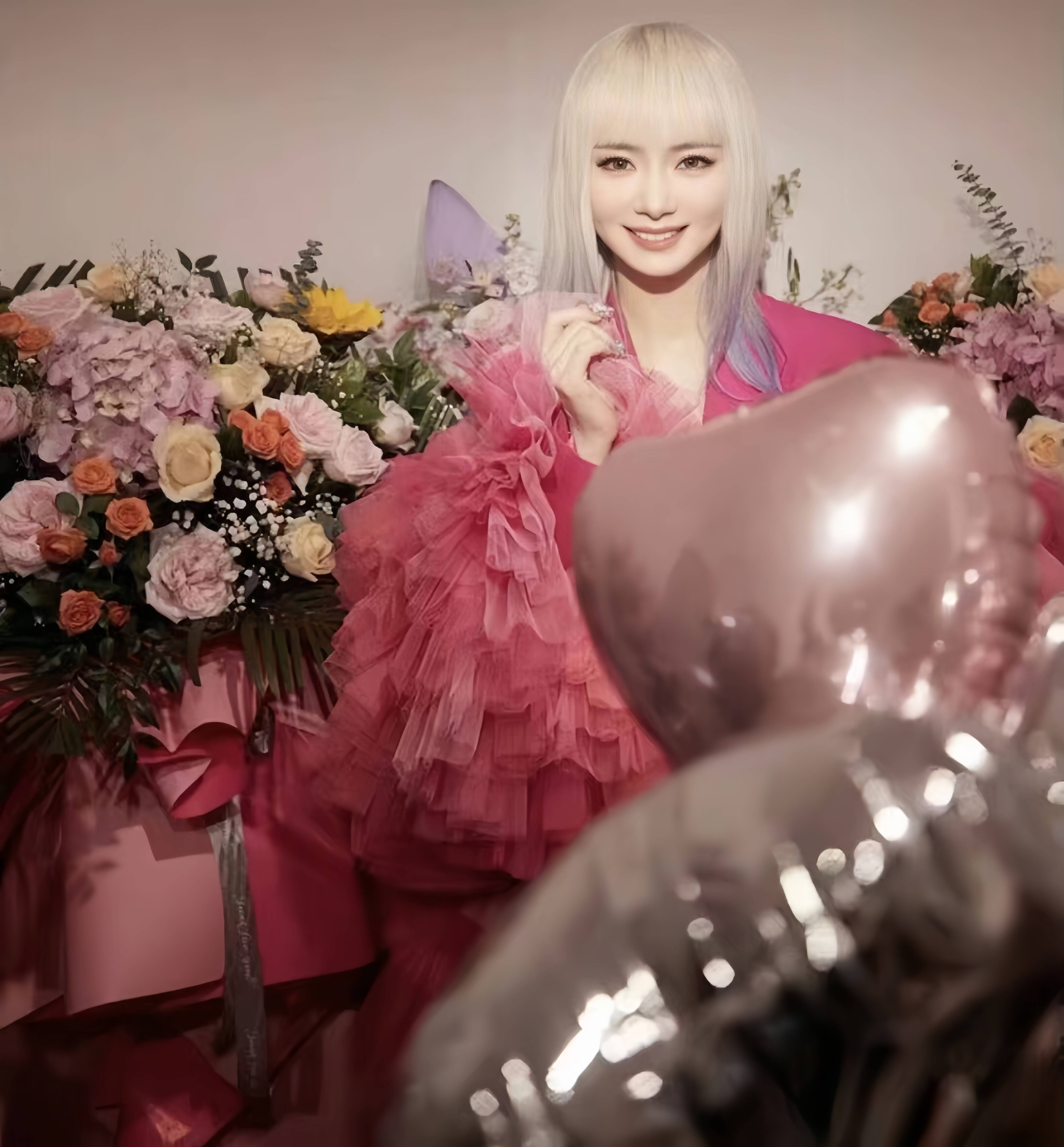 戚薇不愧是那个7v,连发25条wb直接热搜第一_戚哥_千金_人鱼