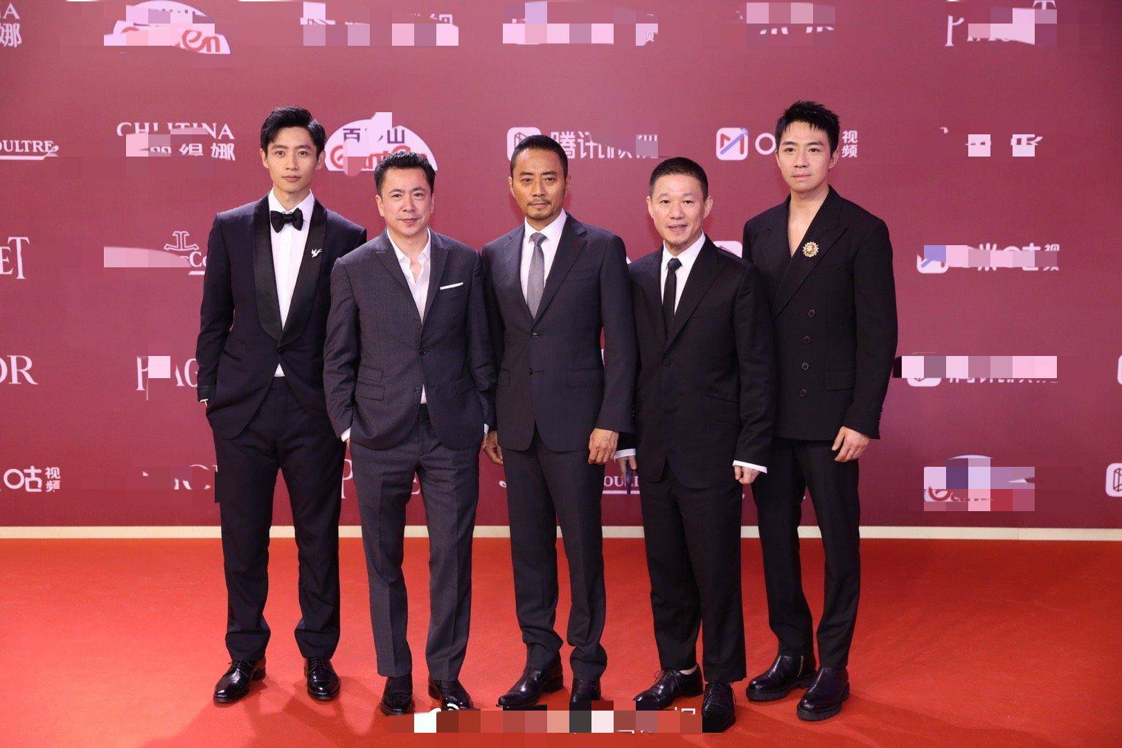 俞灏明后台给魏晨补妆,手法很专业,魏晨直言不洗脸了,友谊感人_快男