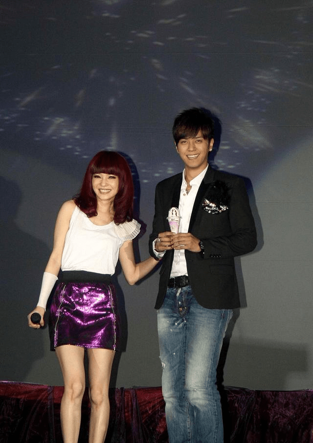 王心凌与富二代男友分手:从金童玉女到分道扬镳_蓝蔚文_感情_行为