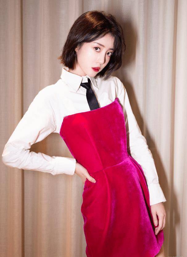 超模腿有多优越?看李溪芮穿"无痕裤"后,我都懂了_形象_显得_西装