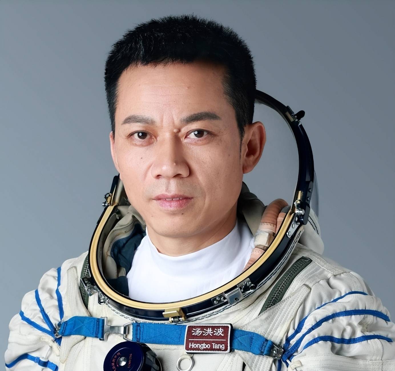 王宁:《东方时空》出口误,竟把航天员"汤洪波"读成"杨洪波"_新闻_发射