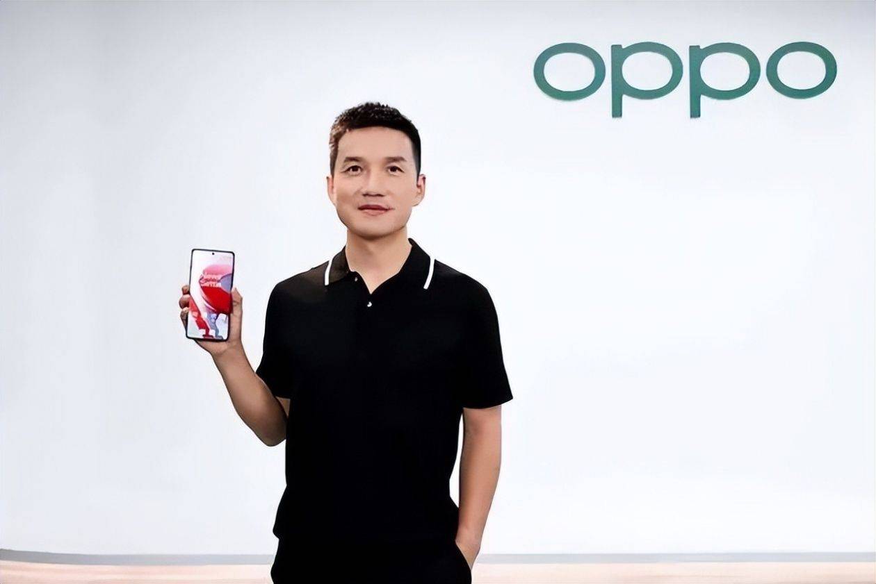 刘作虎展示一加 12 真机:双曲面屏,搭载骁龙8 gen3,下月发布_京东方