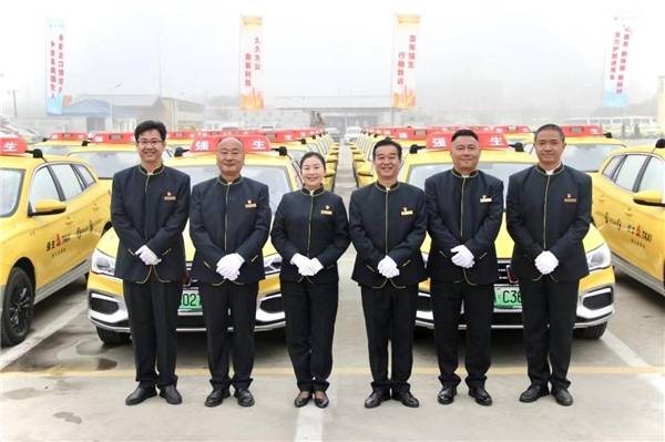 "心"服务 新体验 新标杆强生安心巡游车队发车仪式暨进博冲刺动员会