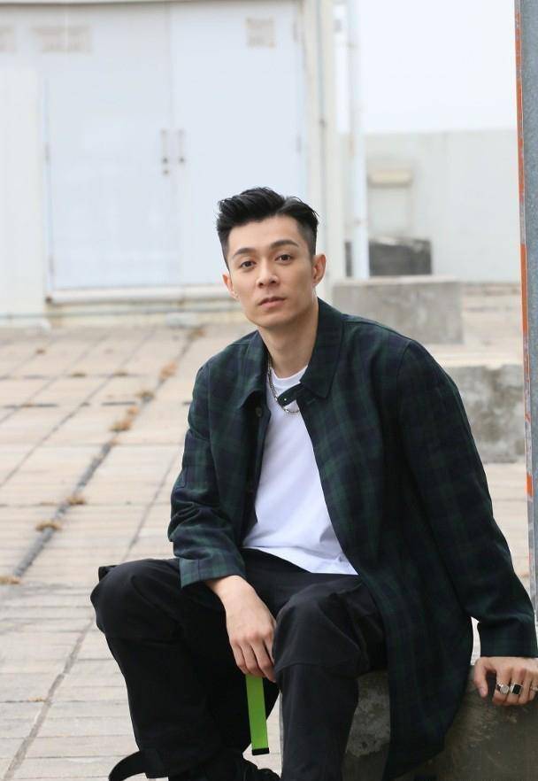 何哲图败走,周柏豪痛失靠山被冷待,tvb有意力捧胡鸿钧做一哥_何丽全