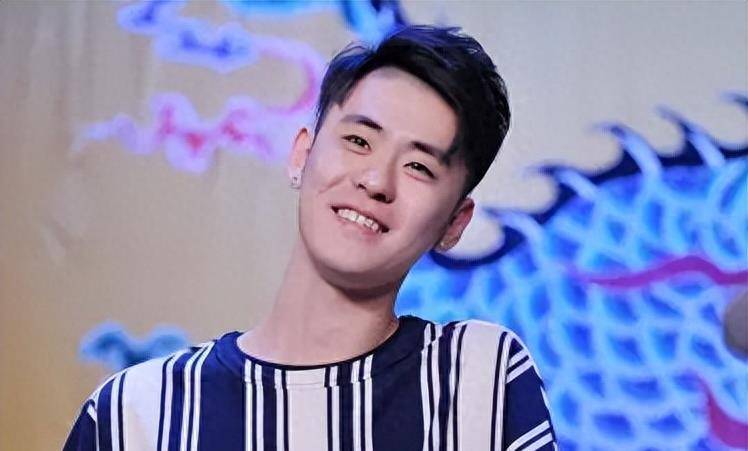 "一毛不拔"张云雷:篡夺栾云平职位,拿德云社的钱去开理发店_杨九郎