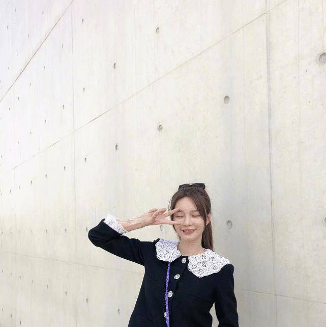 原创沈梦辰终于掀起铁刘海,大胆露出额头太惊艳,却越来越像蔡卓宜