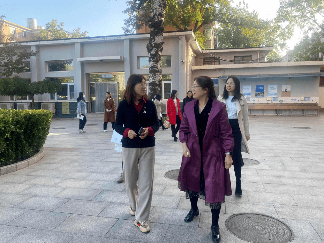 教科院顺义附小单红兵校长带队,袁倩主任,文婷副主任,骨干教师,教研