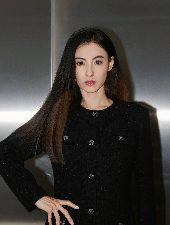 感受张柏芝酷炫魅力:首次尝试all black造型搭配公主发型_黑色_全黑