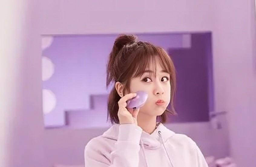 杨紫又美了!花仙紫风紫色羽毛吊袜带裙来了!_表演_造型_高度