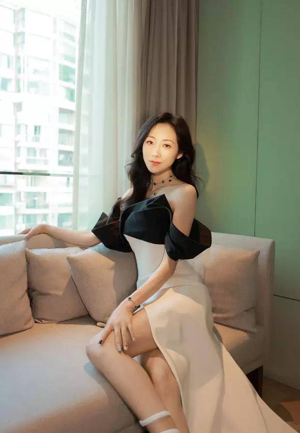 韩雪黑白拼色长裙尽显女神范儿,气质优雅端庄!_造型_写真_大气