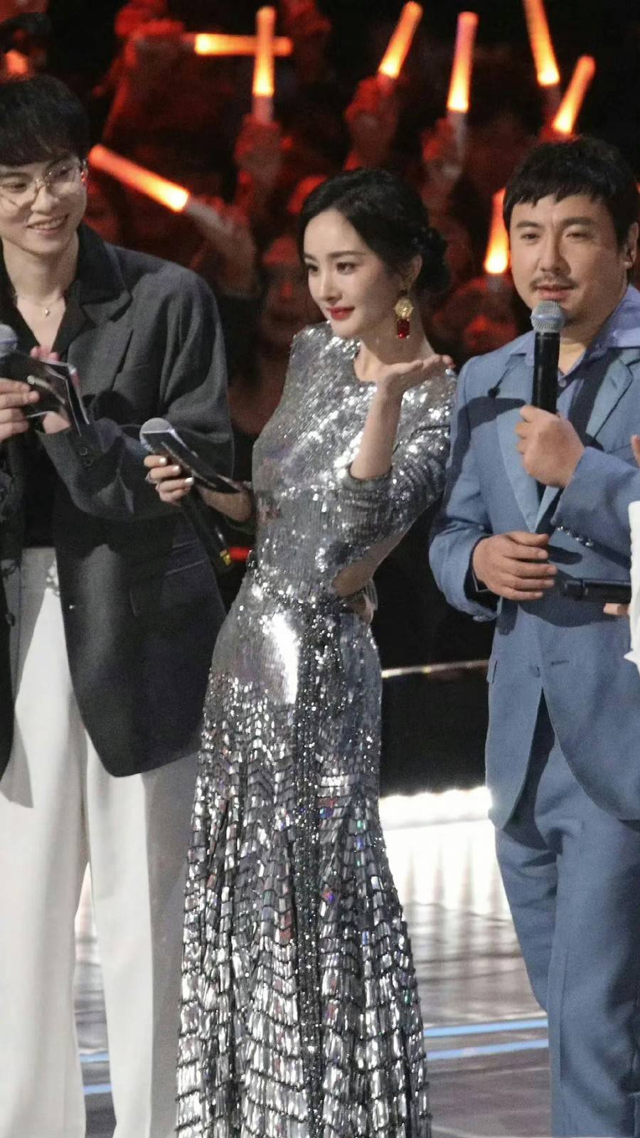 杨幂和沈腾亮相共创之夜对比太强烈!