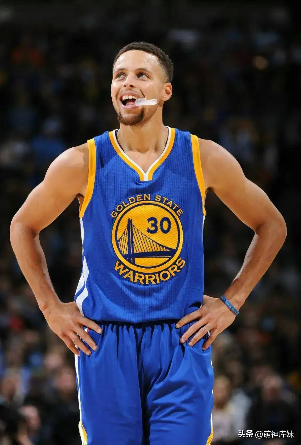 京,范佛利特,布鲁克斯勇士队:库里,汤普森,维金斯,格林,鲁尼两队首发