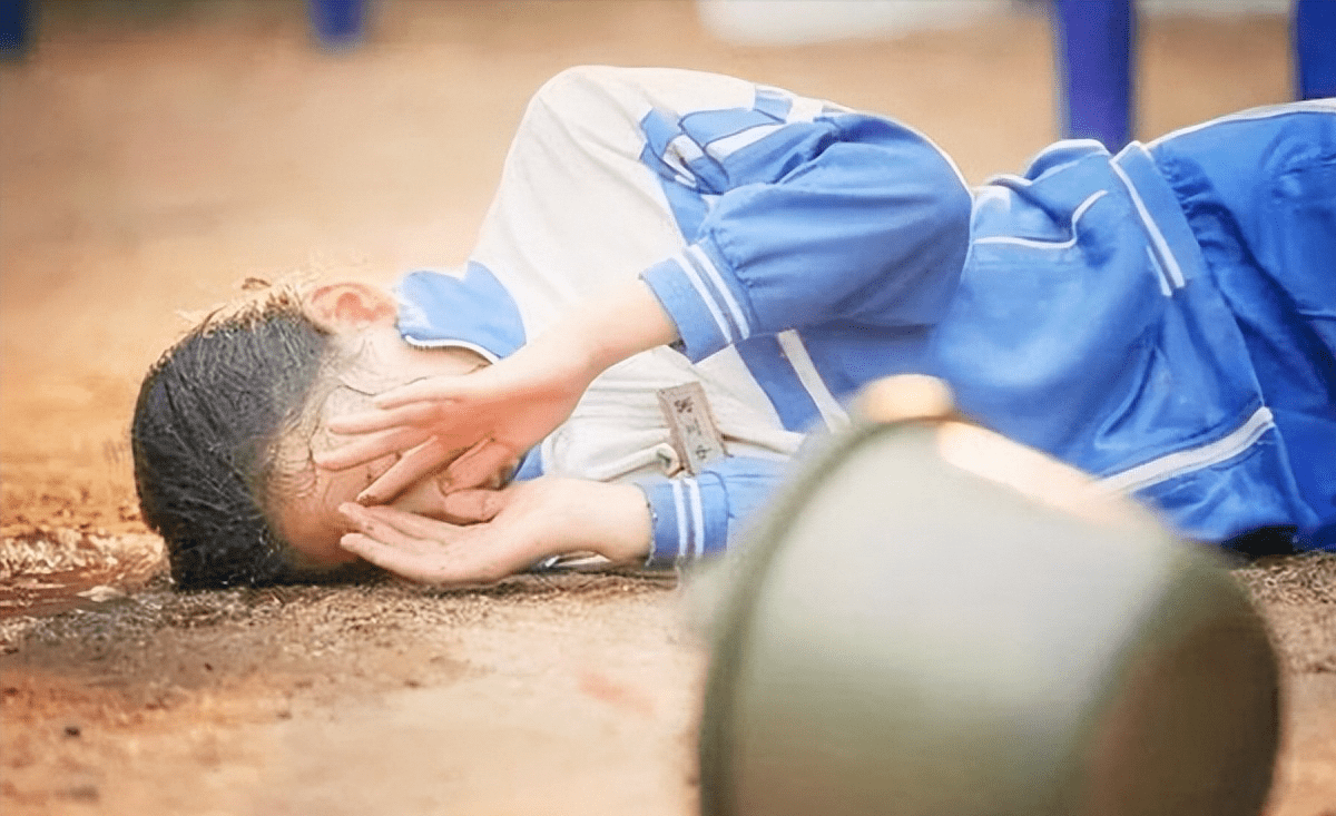 她们笑的时候，我的灵魂就碎了一次