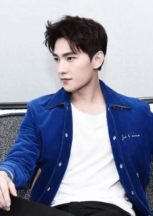 在杨洋的新浪微博留言区里到处是祝福,"杨洋生日微博评论"这个关键词