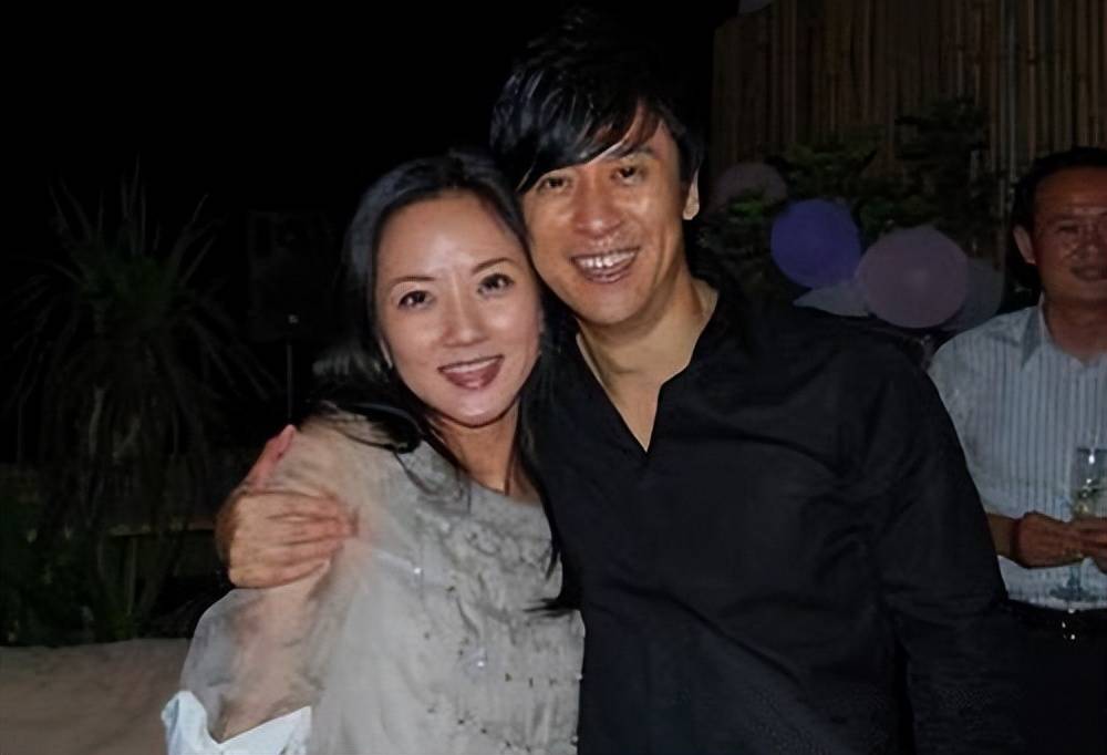 余佳恩:嫁歌手解晓东,丈夫低谷时不离不弃,如今丈夫成她的骄傲_音乐