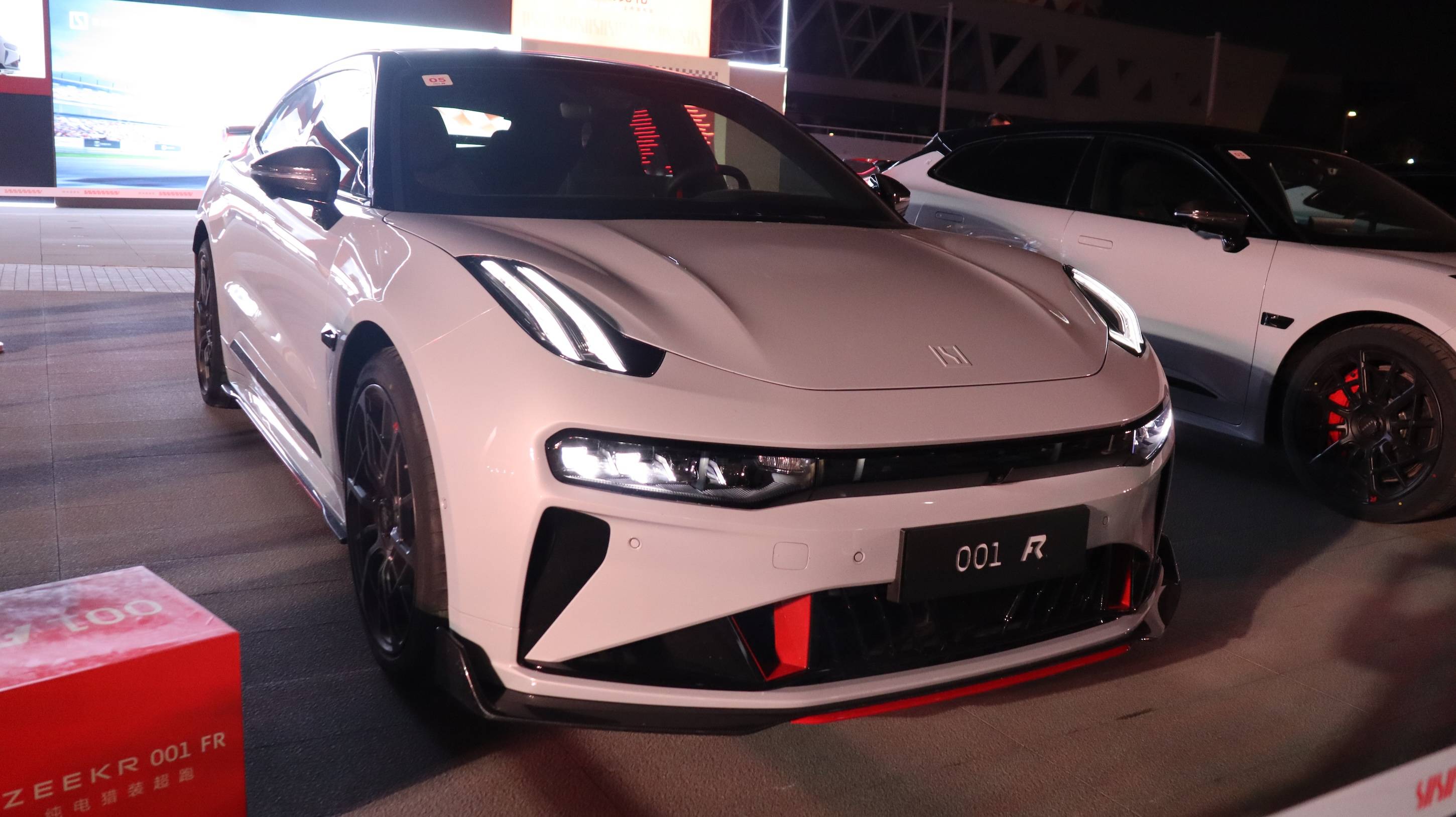 零百加速2.02秒 极氪001FR凭啥售价可以卖到76.9万元_搜狐汽车_搜狐网