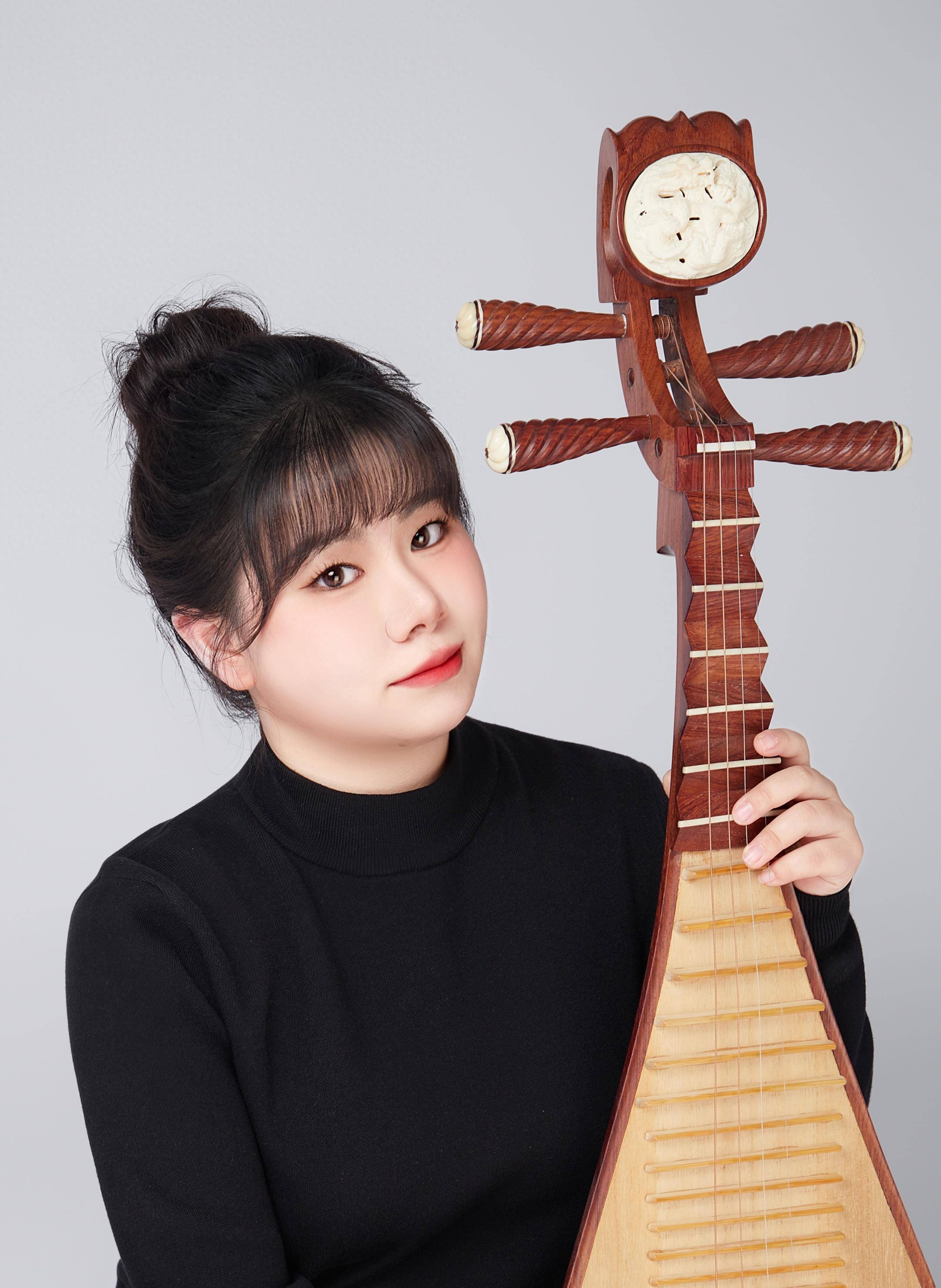 音乐教育方向主修琵琶;荣获2021年第二届 "敦煌杯〞中国民族室内乐