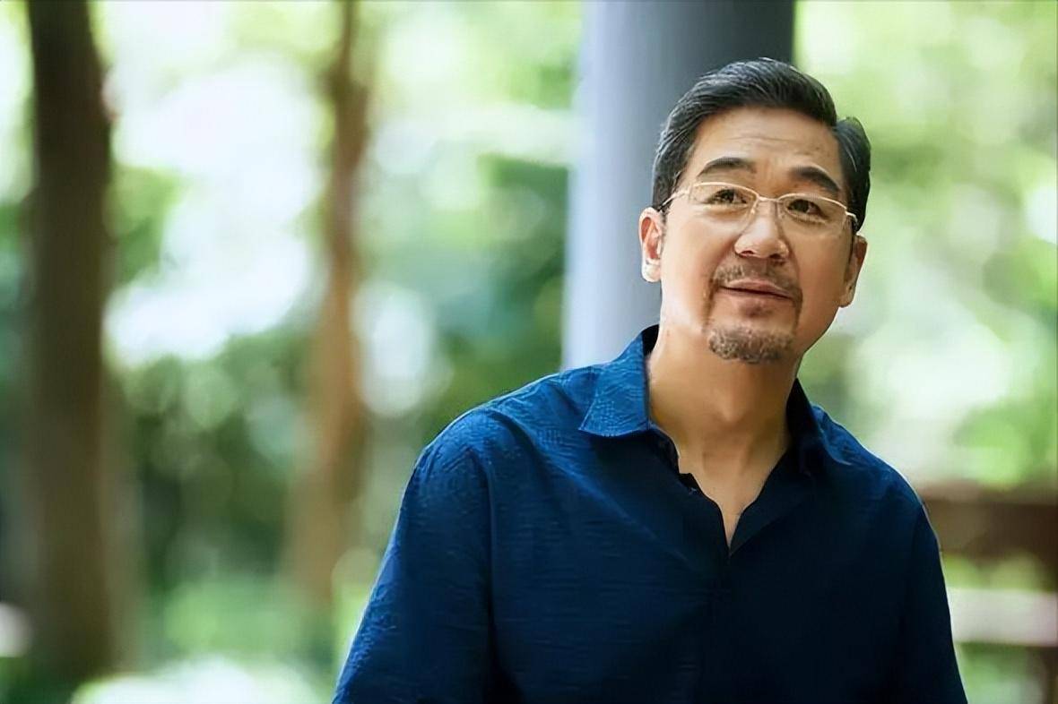 导演,对手演员在演戏过程中,对张国立的演技有何影响?_表演_电影_角色