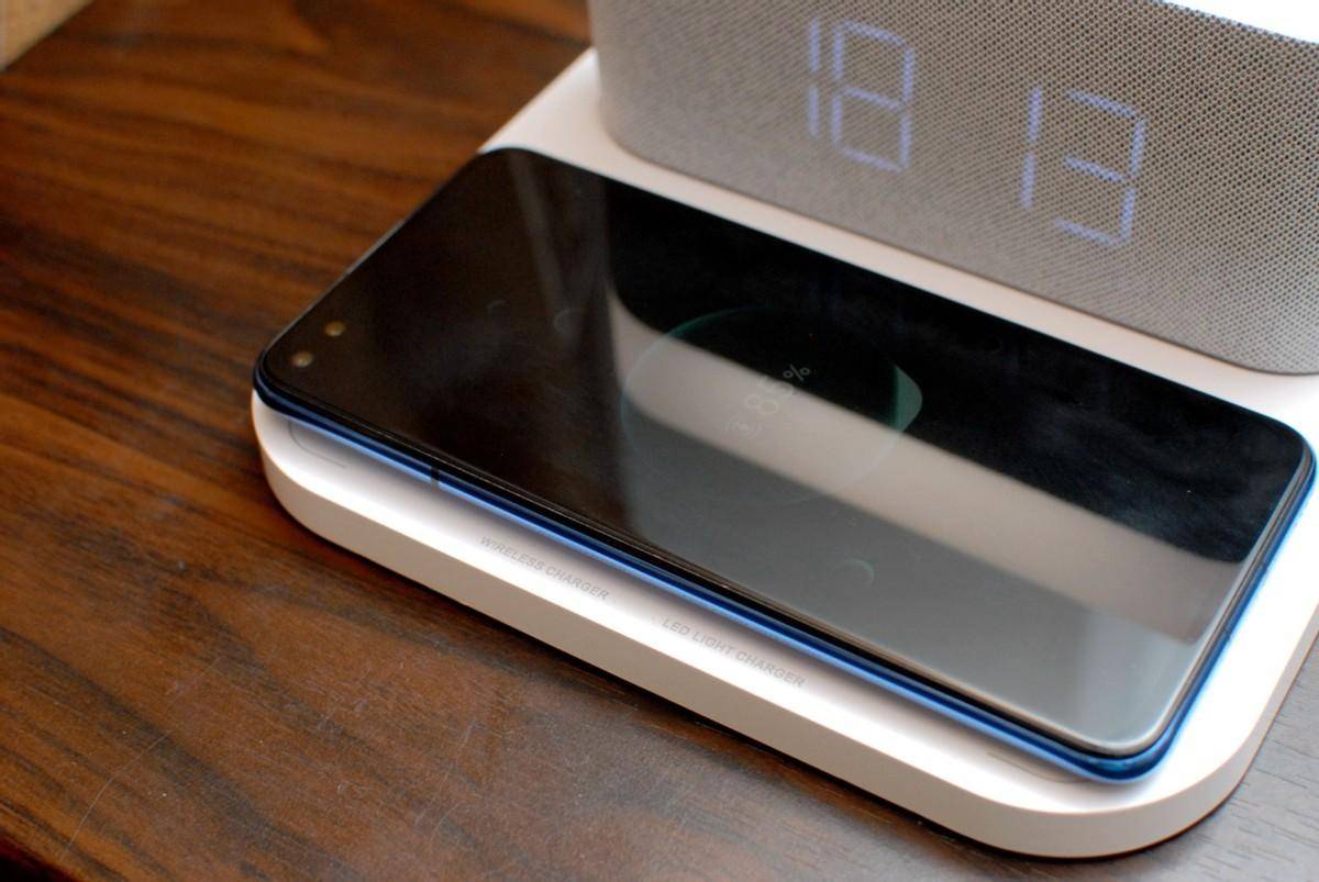 礼物分享：VFZ无线充电台灯，闹钟+时钟+无线充，好看好用又实用