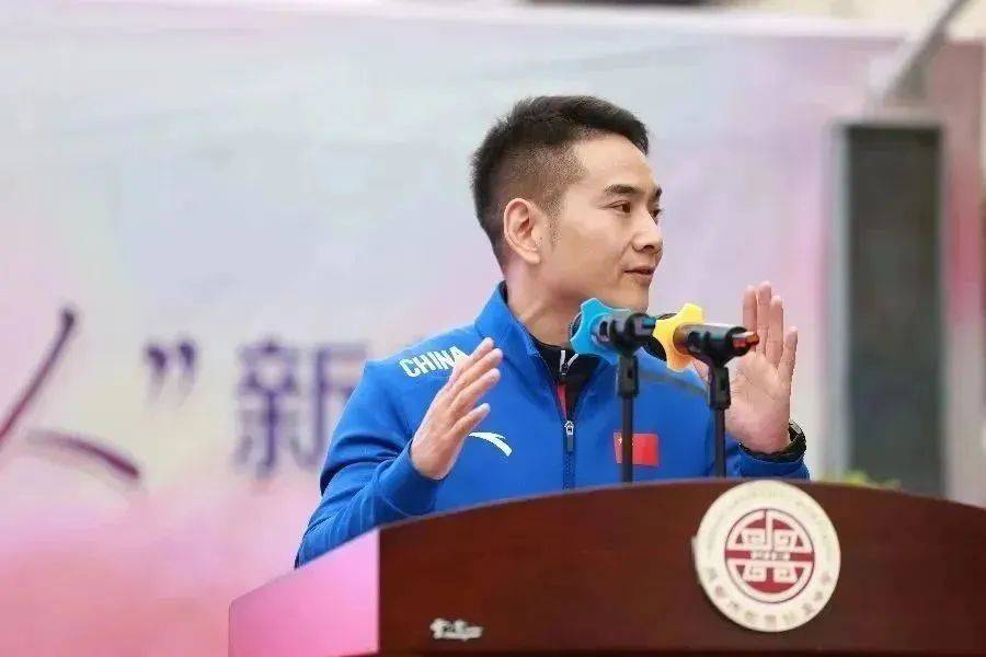 国家体育运动会奖章获得者,成都大运会散打冠军教练 吴强,给同学们做