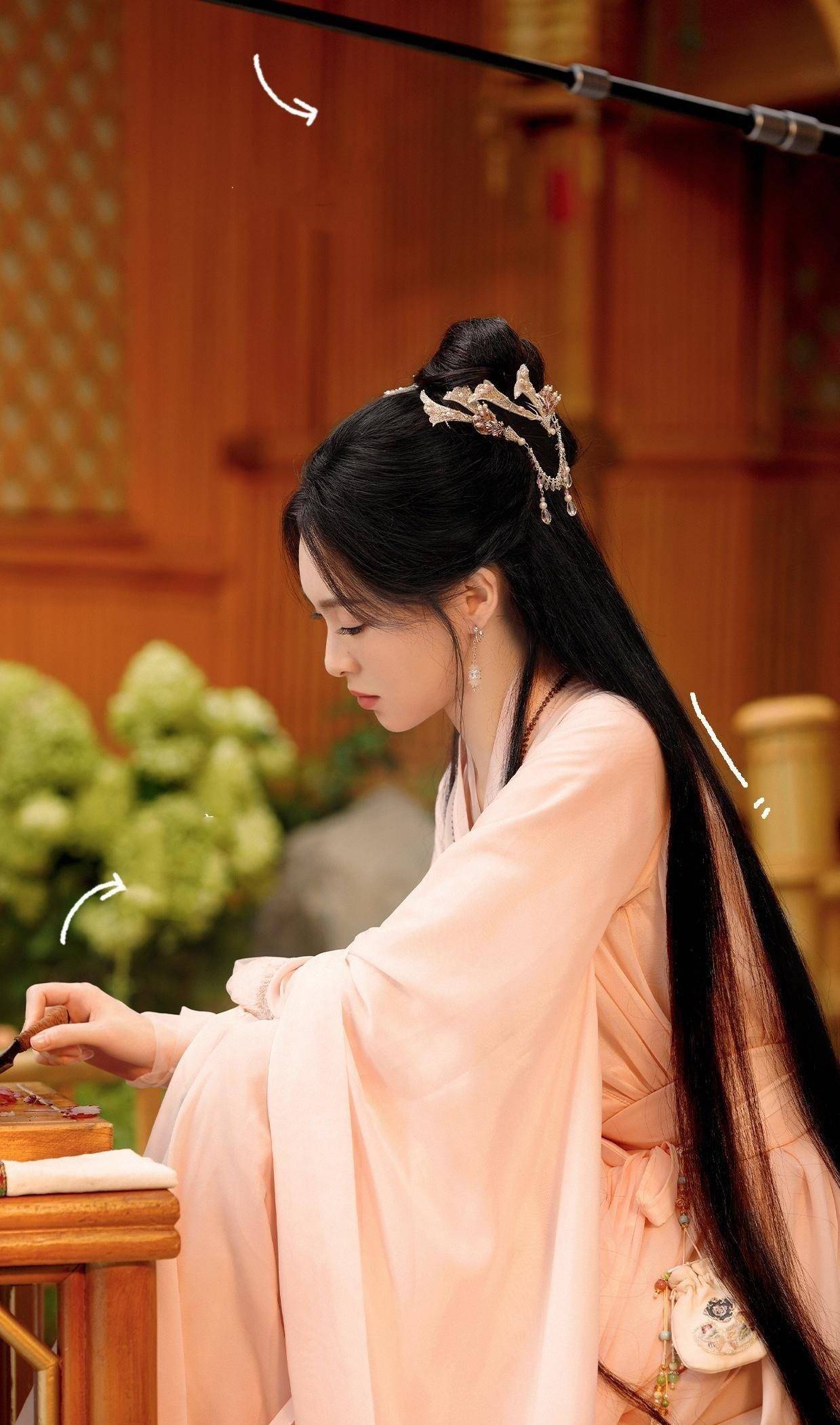 原创《念无双》新剧照再引热议,唐嫣造型被吐槽廉价,郭晓婷太惊艳!