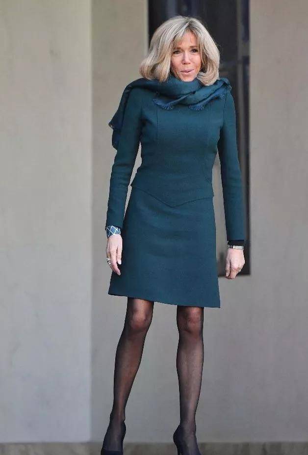 70岁的布丽吉特是行走的刽子手,马克龙好幸福_衣服_什么_身材