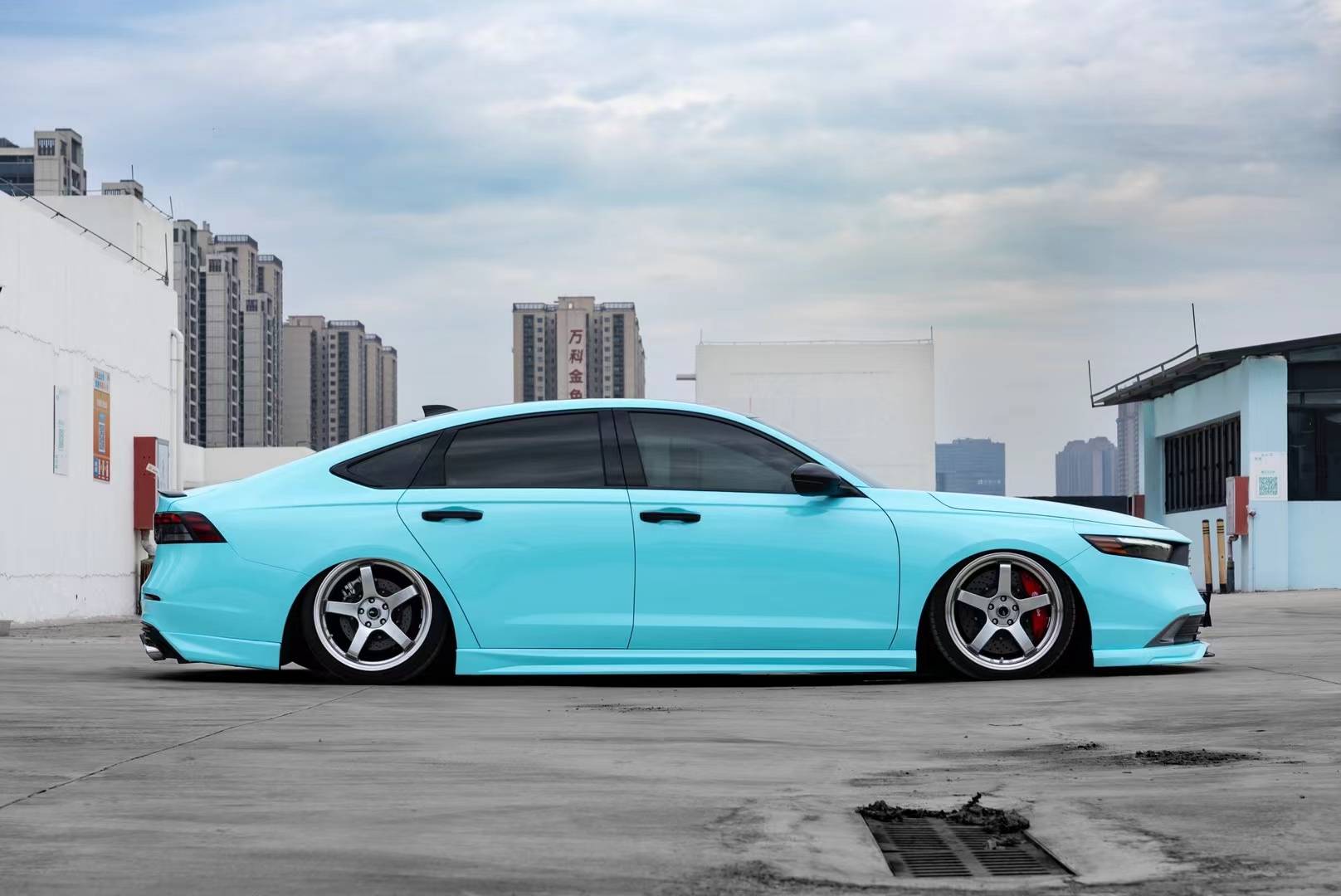 雅阁ek改色膜蓝绿唐纳雀,给人一种纯净青春的少年感