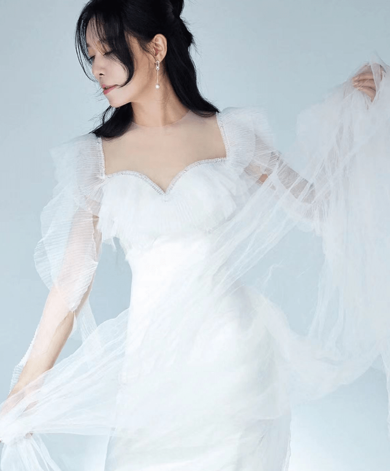 据悉,车清华与老公恋爱多年才步入婚礼殿堂,两人的感