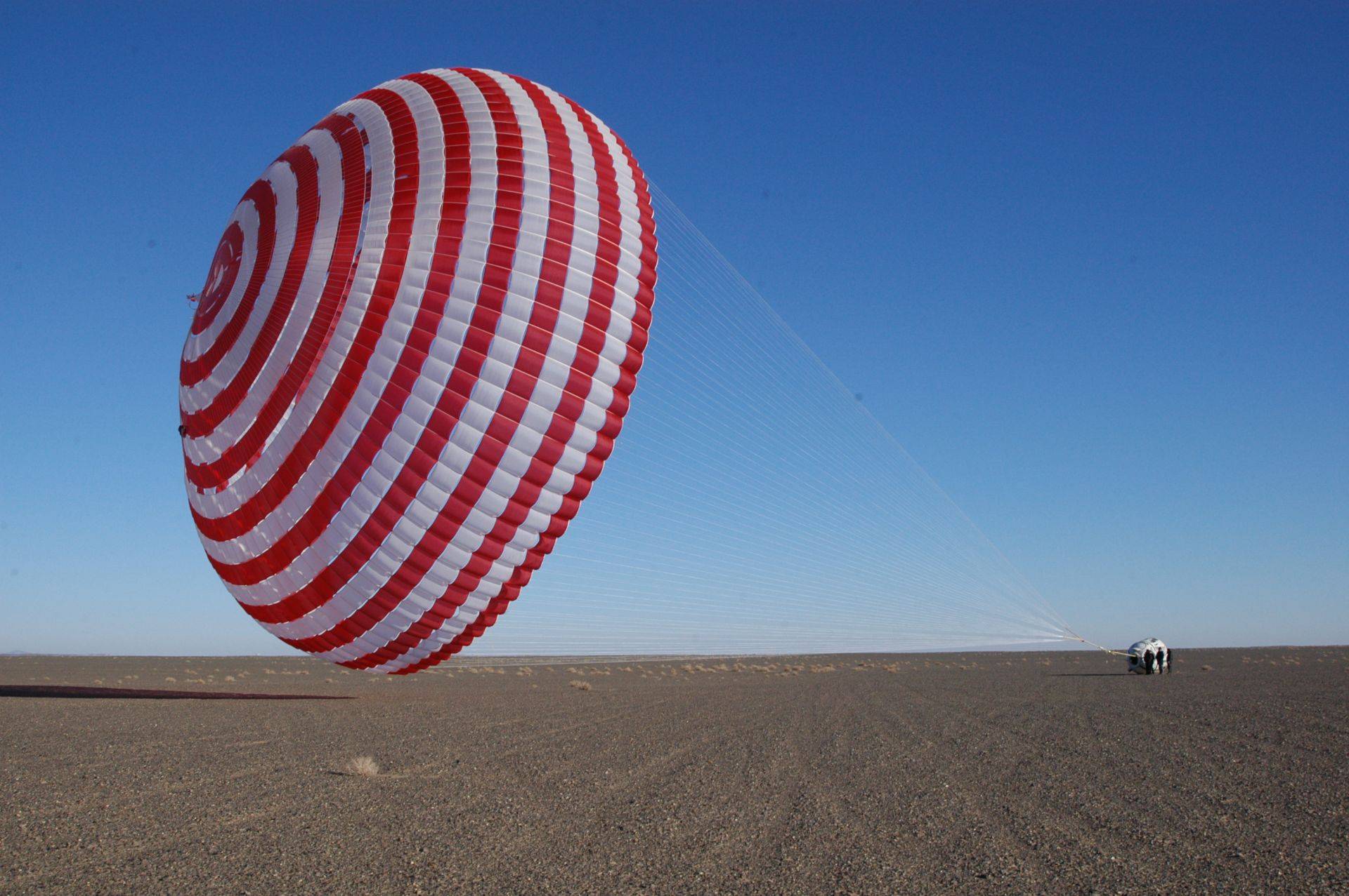 神舟十六号降落伞疑似破损?一切尽在掌握,外国曾开天价转让技术_飞船_