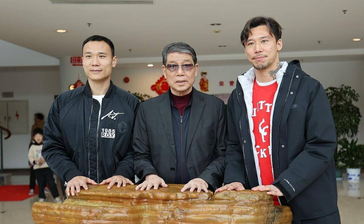 徐根宝寻接班人,张琳芃成首选,点名批评蔡慧康,锁喉 灯泡离谱_武磊